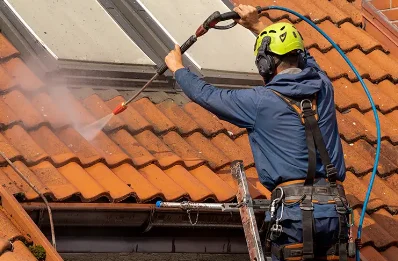 Démoussage et hydrofuge de toiture à Esclauzels